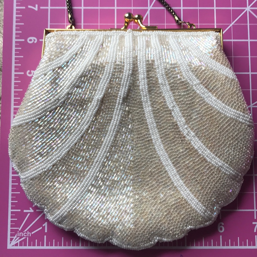 Vintage ADG white bead shell style purse